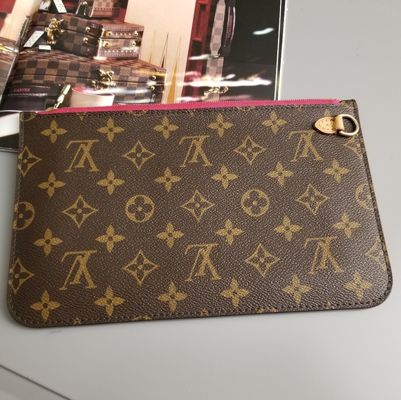 LOUIS VUITTON Classic Monogram Neverfull pouchette - Picture 4 of 13